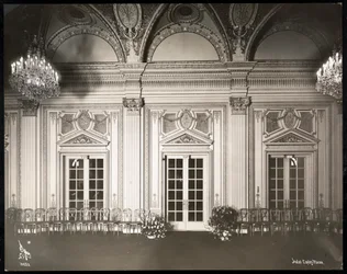 Ballroom at the Coplay Plaza hotel, Boston, 1912 or 1913